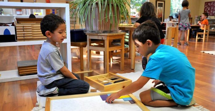 ninos-en-aula-montessori
