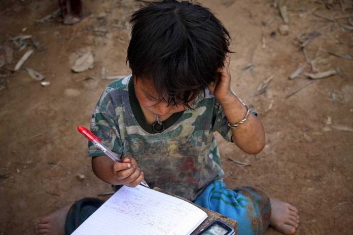 Niño en situación de pobreza