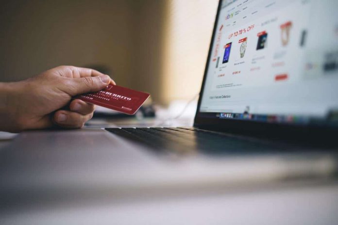 black-friday-buy-credit-card-34577