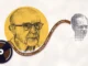 Collage: Carl Rogers dibujado sobre un círculo dorado y una cinta magnética con “mm-hmm” que lleva a un Skinner difuminado.